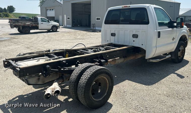 image for item DR4748 2011 Ford F350 Super Duty  pickup truck cab and chassis