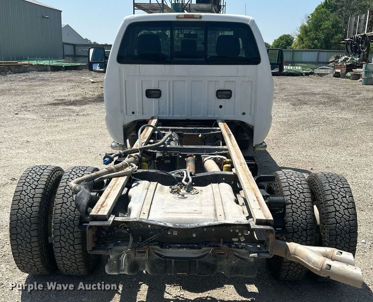 image for item DR4748 2011 Ford F350 Super Duty  pickup truck cab and chassis