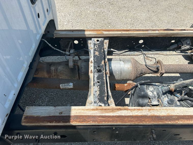 image for item DR4748 2011 Ford F350 Super Duty  pickup truck cab and chassis