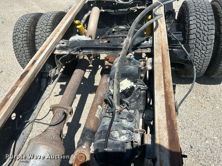 image for item DR4748 2011 Ford F350 Super Duty  pickup truck cab and chassis