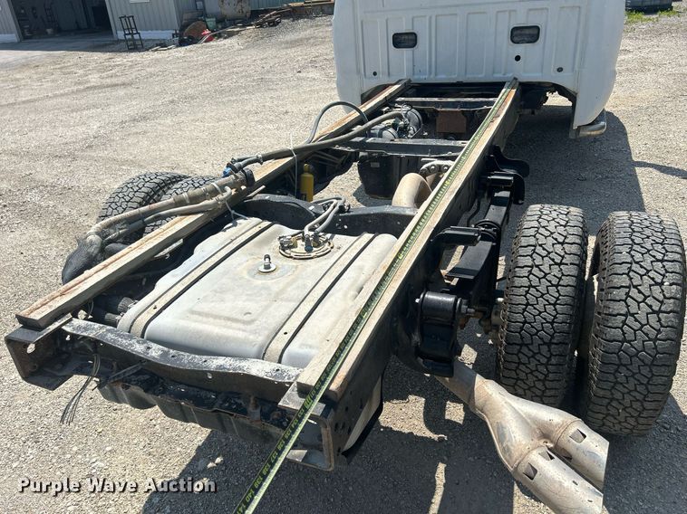 image for item DR4748 2011 Ford F350 Super Duty  pickup truck cab and chassis