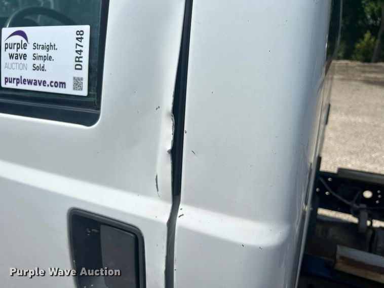 image for item DR4748 2011 Ford F350 Super Duty  pickup truck cab and chassis