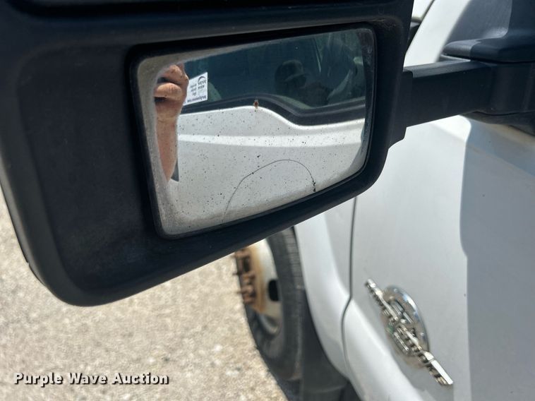 image for item DR4748 2011 Ford F350 Super Duty  pickup truck cab and chassis