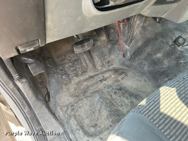 image for item DR4748 2011 Ford F350 Super Duty  pickup truck cab and chassis