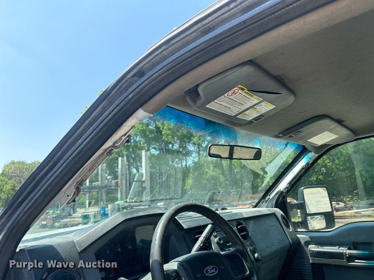 image for item DR4748 2011 Ford F350 Super Duty  pickup truck cab and chassis