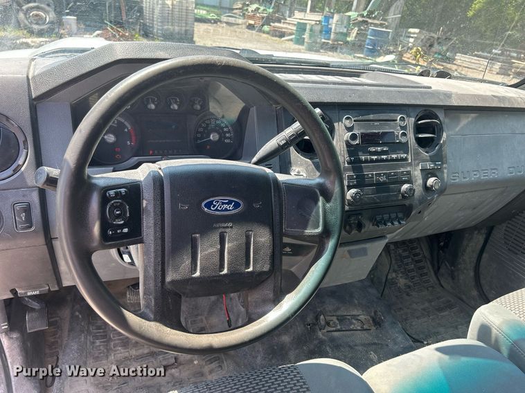 image for item DR4748 2011 Ford F350 Super Duty  pickup truck cab and chassis