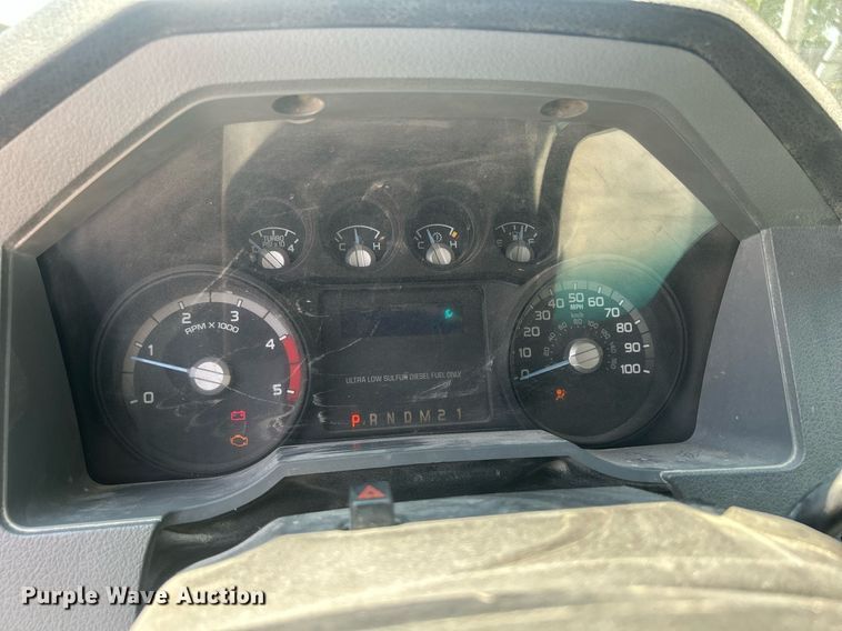 image for item DR4748 2011 Ford F350 Super Duty  pickup truck cab and chassis