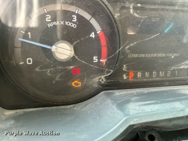 image for item DR4748 2011 Ford F350 Super Duty  pickup truck cab and chassis