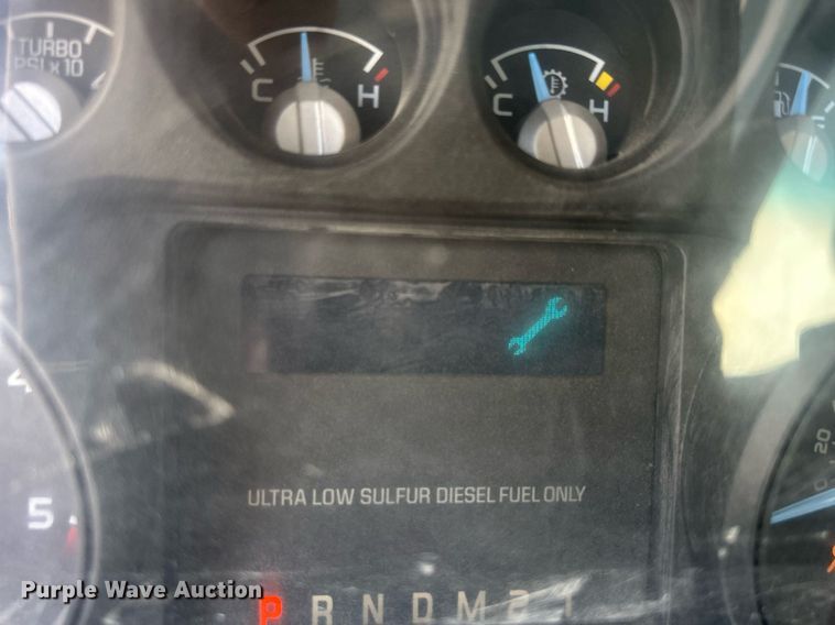 image for item DR4748 2011 Ford F350 Super Duty  pickup truck cab and chassis