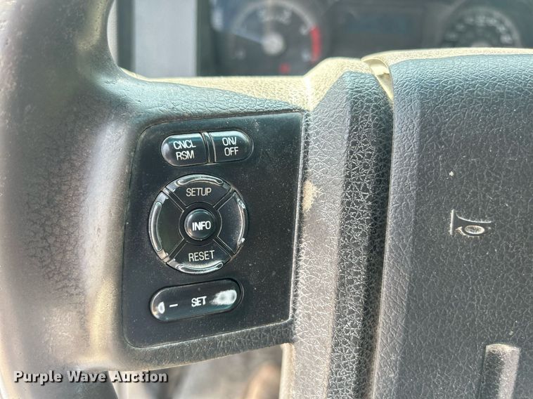 image for item DR4748 2011 Ford F350 Super Duty  pickup truck cab and chassis