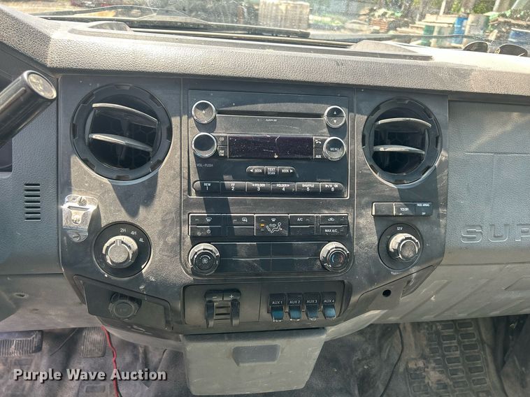 image for item DR4748 2011 Ford F350 Super Duty  pickup truck cab and chassis