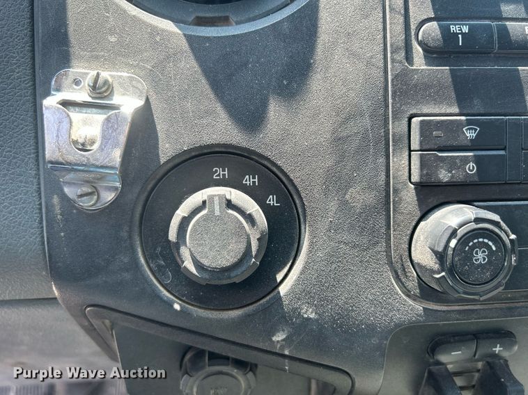 image for item DR4748 2011 Ford F350 Super Duty  pickup truck cab and chassis