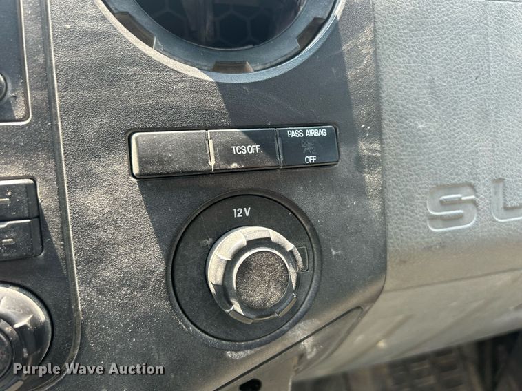 image for item DR4748 2011 Ford F350 Super Duty  pickup truck cab and chassis