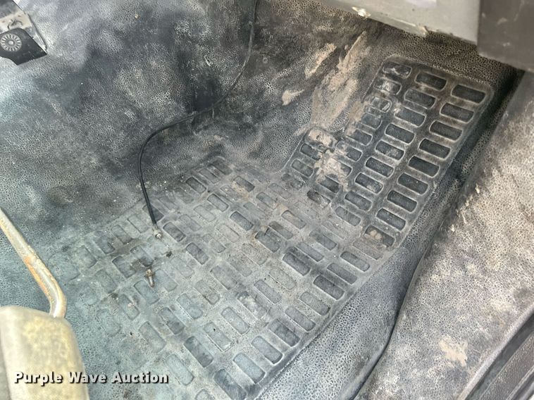 image for item DR4748 2011 Ford F350 Super Duty  pickup truck cab and chassis