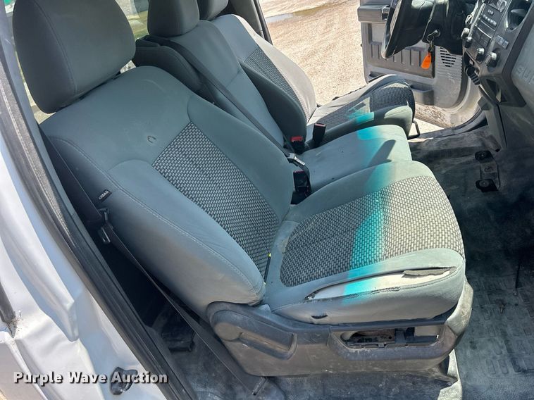 image for item DR4748 2011 Ford F350 Super Duty  pickup truck cab and chassis