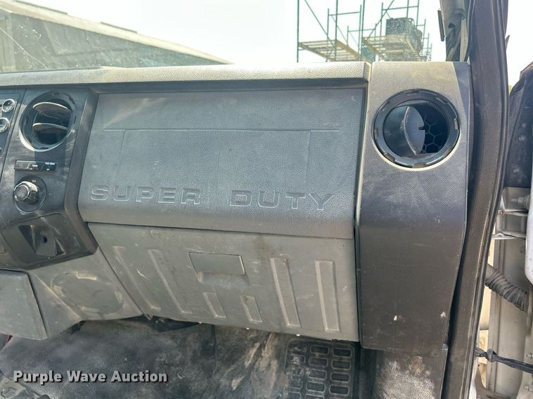 image for item DR4748 2011 Ford F350 Super Duty  pickup truck cab and chassis