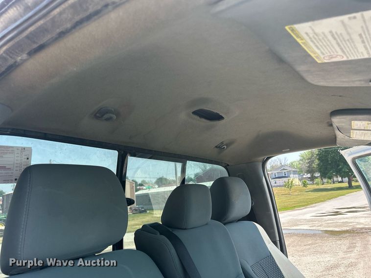 image for item DR4748 2011 Ford F350 Super Duty  pickup truck cab and chassis