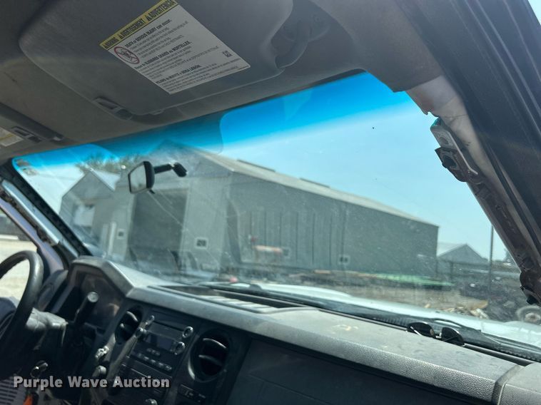 image for item DR4748 2011 Ford F350 Super Duty  pickup truck cab and chassis