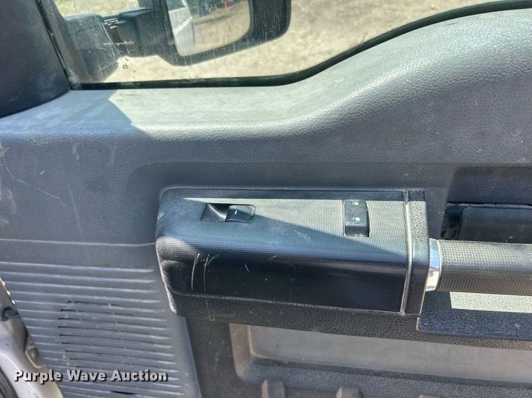 image for item DR4748 2011 Ford F350 Super Duty  pickup truck cab and chassis