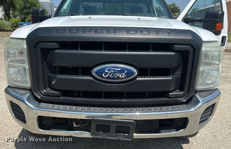 image for item DR4748 2011 Ford F350 Super Duty  pickup truck cab and chassis