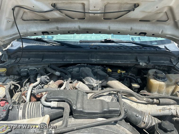 image for item DR4748 2011 Ford F350 Super Duty  pickup truck cab and chassis