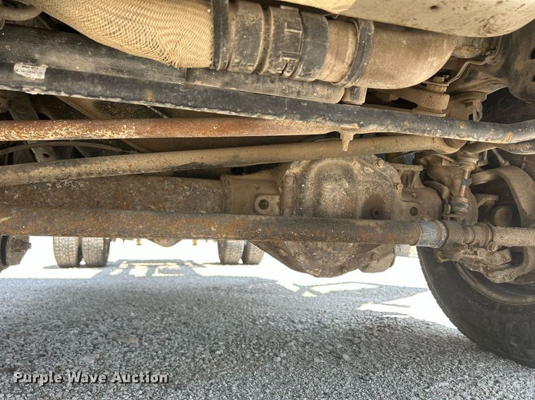 image for item DR4748 2011 Ford F350 Super Duty  pickup truck cab and chassis