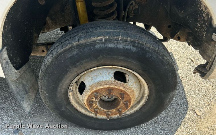 image for item DR4748 2011 Ford F350 Super Duty  pickup truck cab and chassis