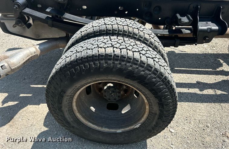 image for item DR4748 2011 Ford F350 Super Duty  pickup truck cab and chassis