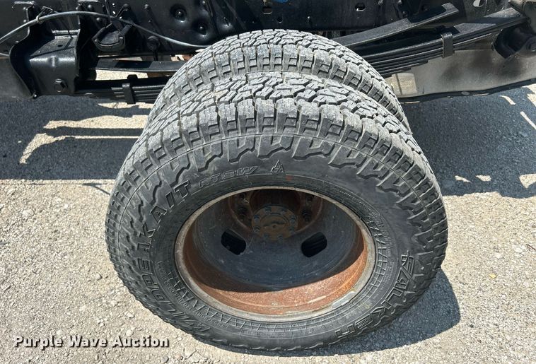 image for item DR4748 2011 Ford F350 Super Duty  pickup truck cab and chassis