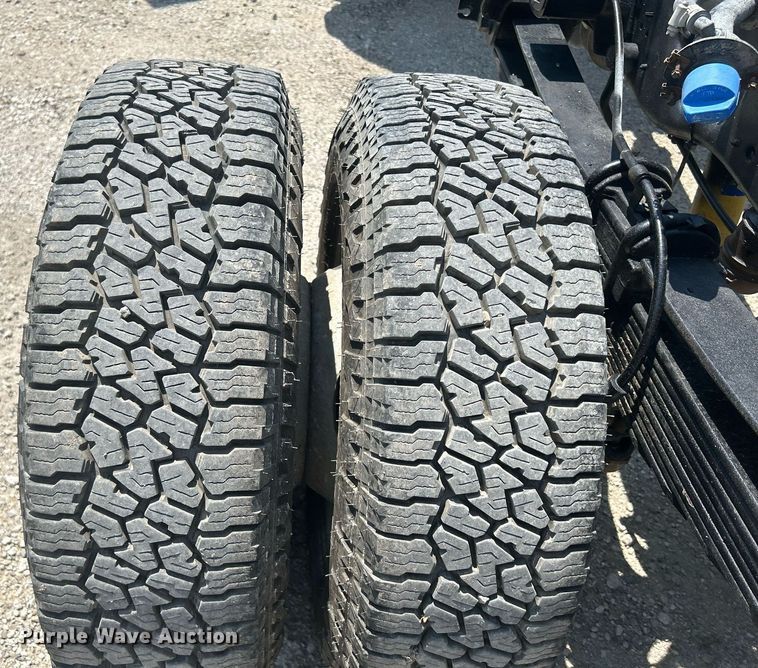 image for item DR4748 2011 Ford F350 Super Duty  pickup truck cab and chassis