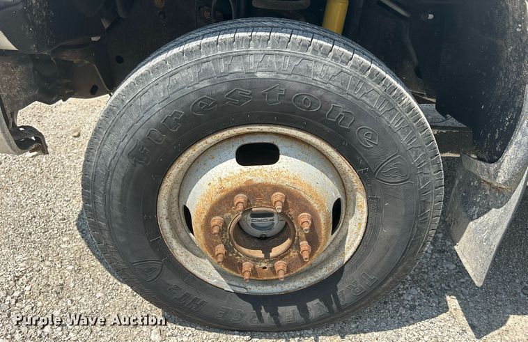 image for item DR4748 2011 Ford F350 Super Duty  pickup truck cab and chassis