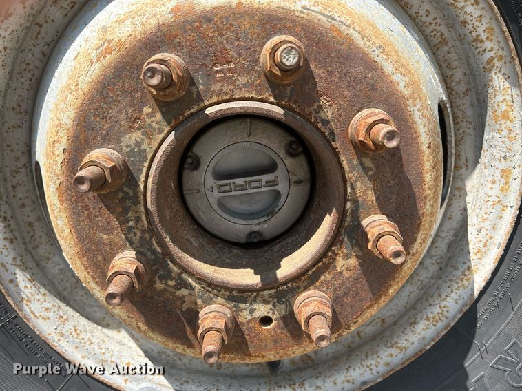 image for item DR4748 2011 Ford F350 Super Duty  pickup truck cab and chassis