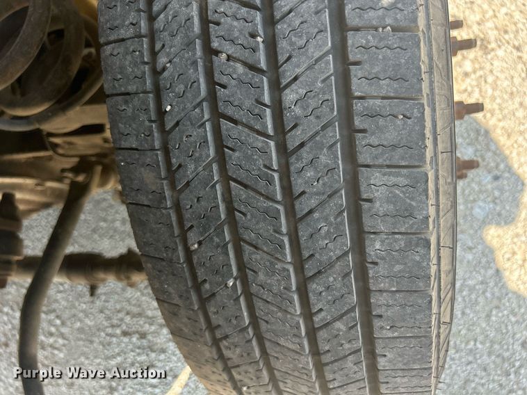 image for item DR4748 2011 Ford F350 Super Duty  pickup truck cab and chassis