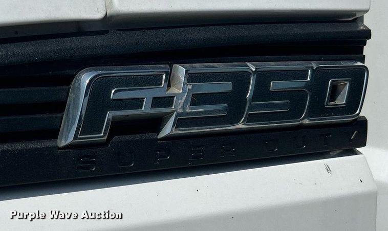 image for item DR4748 2011 Ford F350 Super Duty  pickup truck cab and chassis