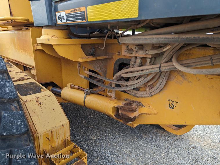 image for item DR6974 2007 John Deere 772D  motor grader