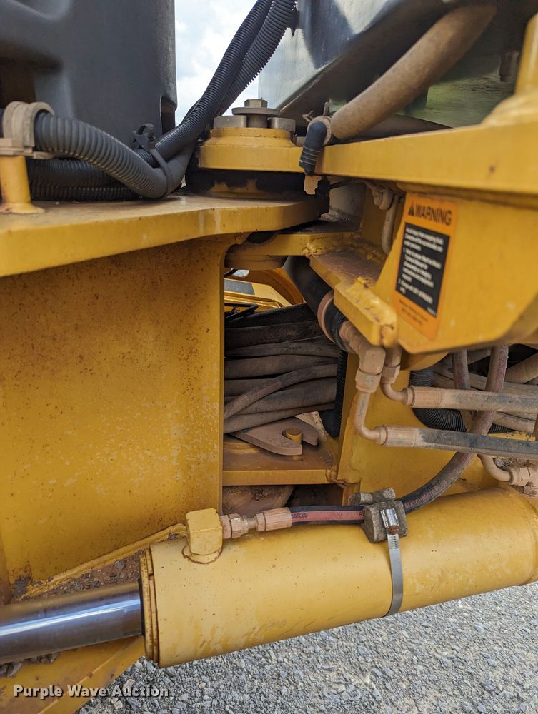 image for item DR6974 2007 John Deere 772D  motor grader