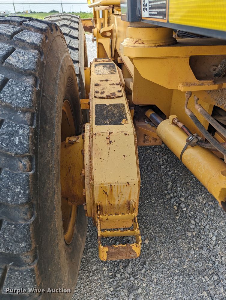 image for item DR6974 2007 John Deere 772D  motor grader