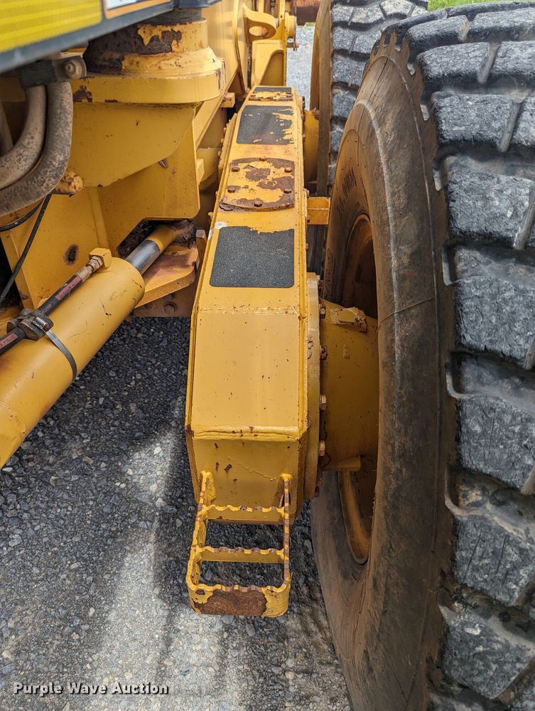 image for item DR6974 2007 John Deere 772D  motor grader