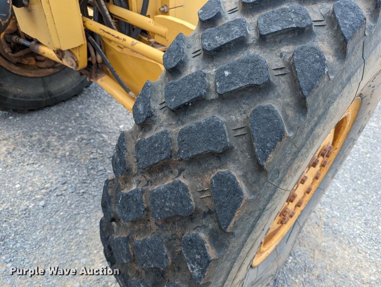 image for item DR6974 2007 John Deere 772D  motor grader