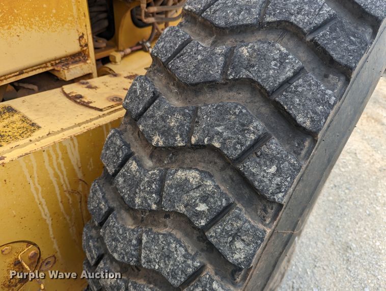 image for item DR6974 2007 John Deere 772D  motor grader