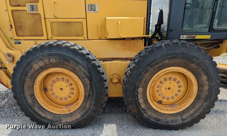 image for item DR6974 2007 John Deere 772D  motor grader