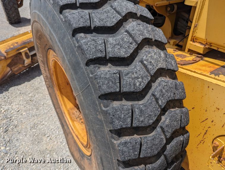 image for item DR6974 2007 John Deere 772D  motor grader