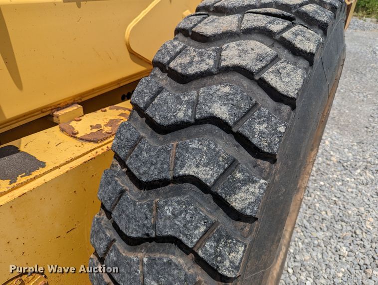 image for item DR6974 2007 John Deere 772D  motor grader