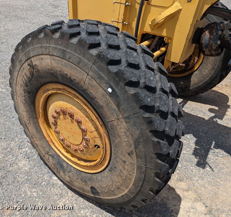 image for item DR6974 2007 John Deere 772D  motor grader