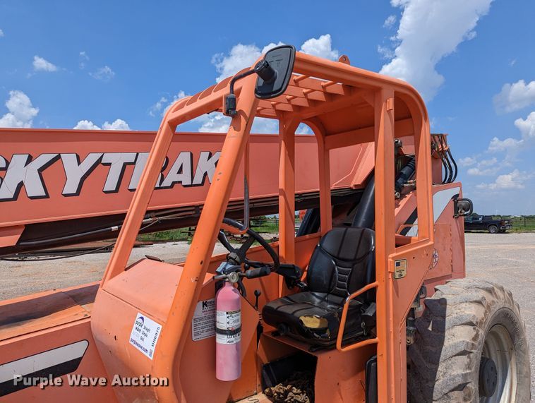 image for item DR6975 2008 SkyTrak 8042  telehandler