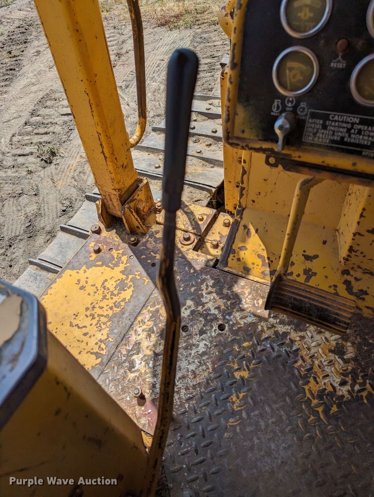 image for item DR6977 1978 Caterpillar D6D  dozer