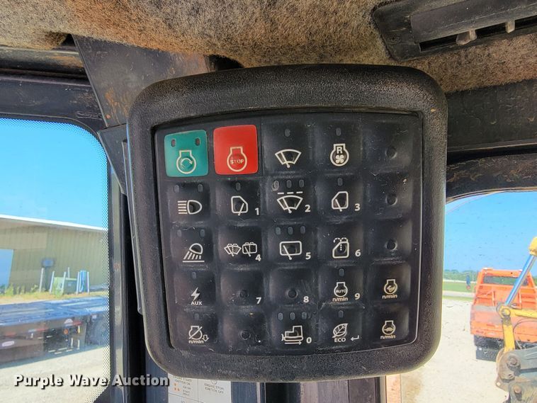 image for item HY9027 2016 John Deere 550K XLT  dozer