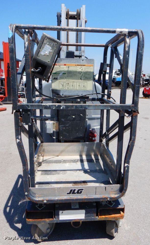 image for item IB9555 2014 JLG 20MVL  vertical lift