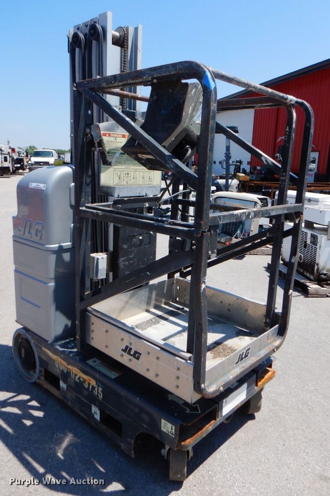 image for item IB9555 2014 JLG 20MVL  vertical lift