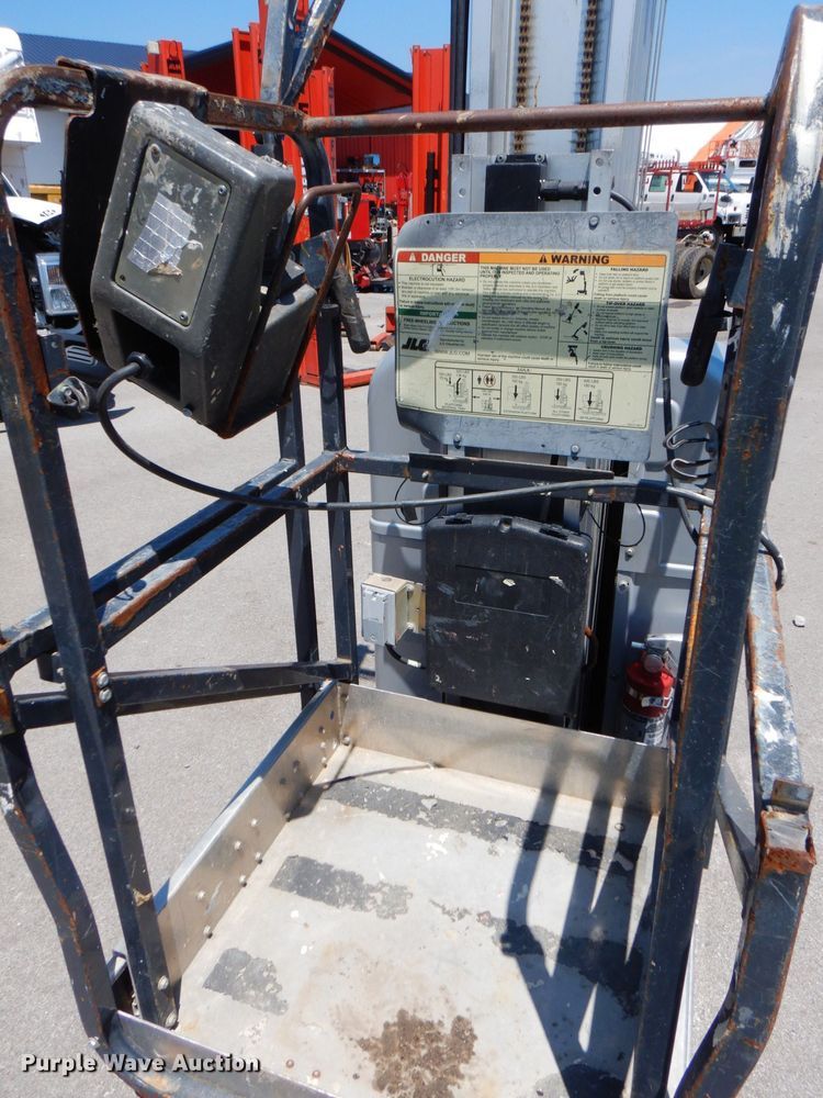 image for item IB9555 2014 JLG 20MVL  vertical lift